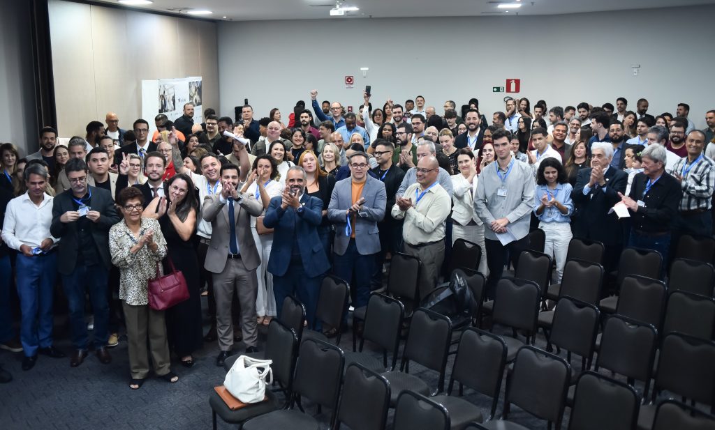 Mais de 130 novos corretores de imóveis recebem credenciais profissionais em Belo Horizonte